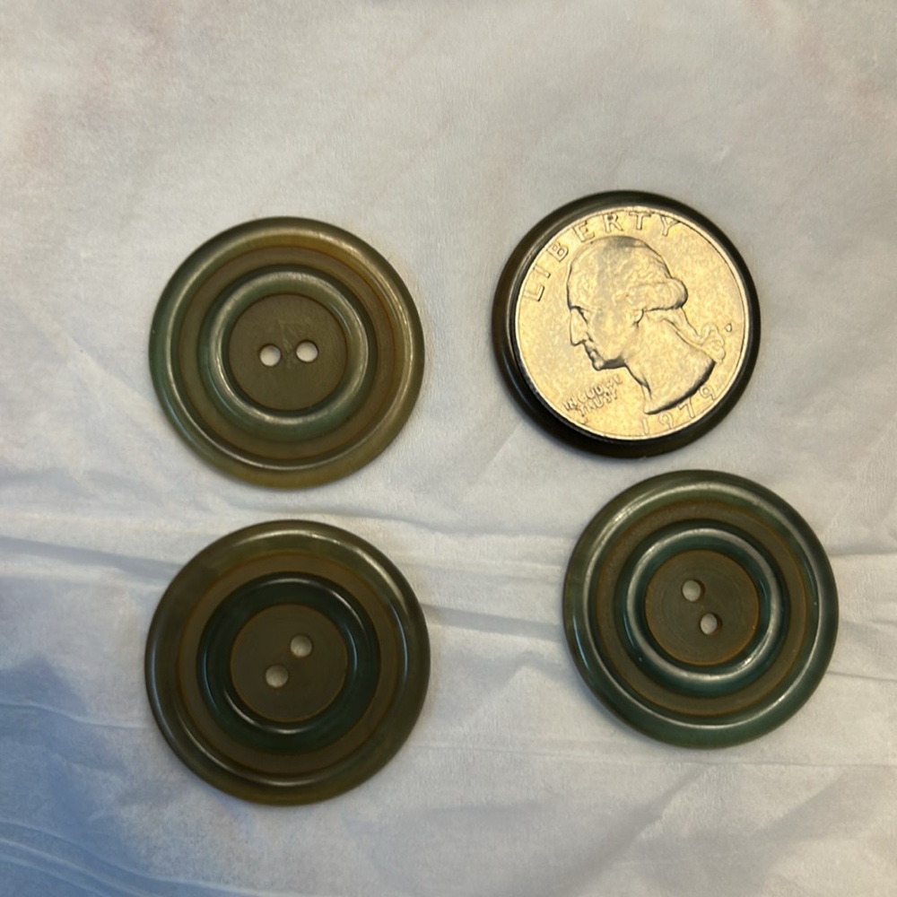 Bakelite Buttons - Picture 3 of 3